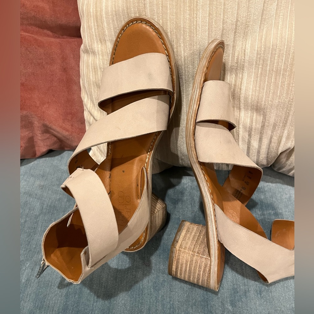 Heeled gray sandals